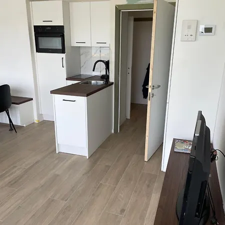 Apartment Met Frontaal Zeezicht En Afgesloten Slaaphoek *