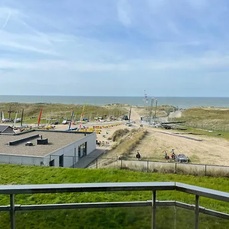 Met Frontaal Zeezicht En Afgesloten Slaaphoek